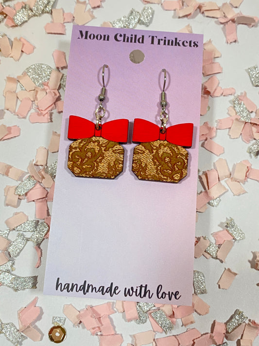Retro Style Lace Gift Box Hand Painted Wood Dangle Earrings