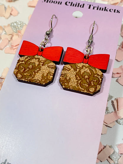 Retro Style Lace Gift Box Hand Painted Wood Dangle Earrings